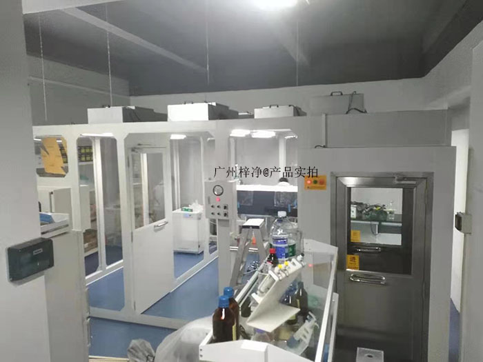 洁净棚配套风淋室和传递窗在医药、食品、生物工程等领域，洁净棚已成为重要的生产环境。