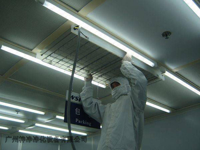 FFU的安装高度应根据洁净车间的高度和洁净度级别要求来定，通常为天花板的0.6至1.0米处。